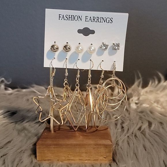 🪦 5/$30 6 Pair Earing Set - Picture 1 of 1
